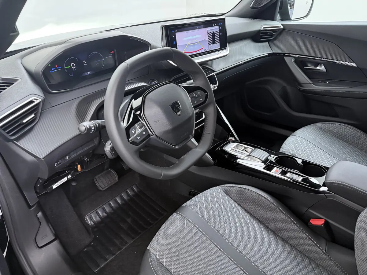 Allure | Active Safety Brake met camera en radar (automatisch noodremsysteem) met Distance Alert (waarschuwing dreigende aanrijding) | Advanced Active Safety Brake met camera en radar | Clim