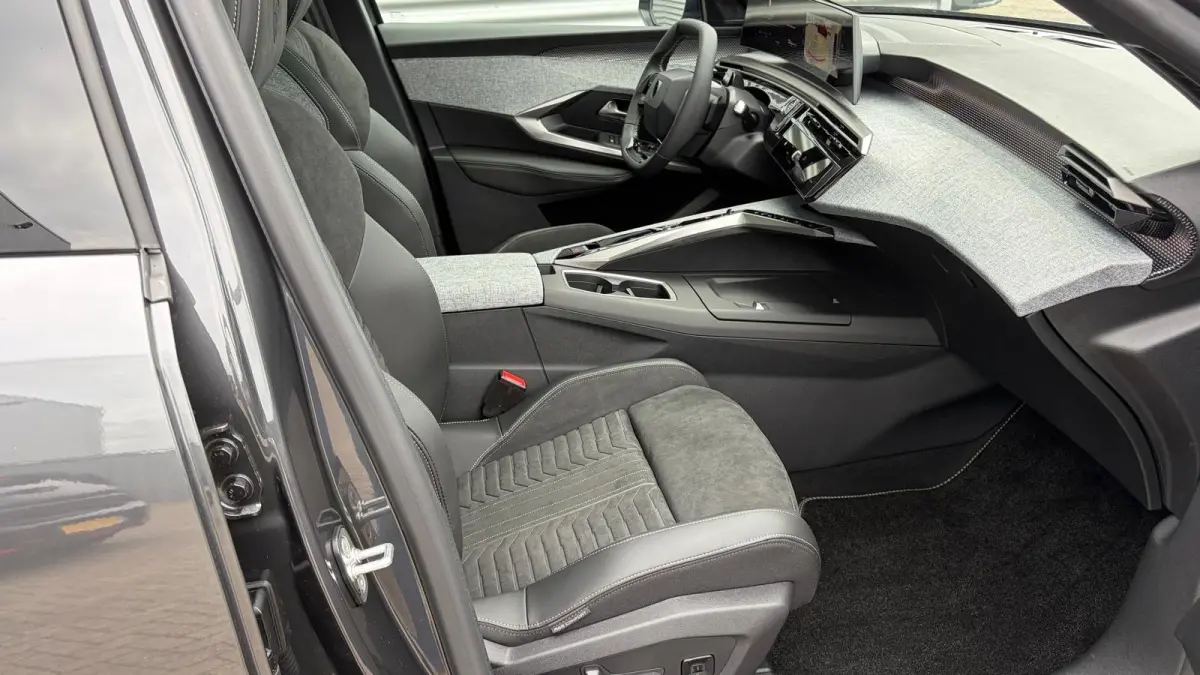 GT | Adaptieve cruise control met Stop&Go functie | LED 3D-achterlichten | Pack Safety Plus