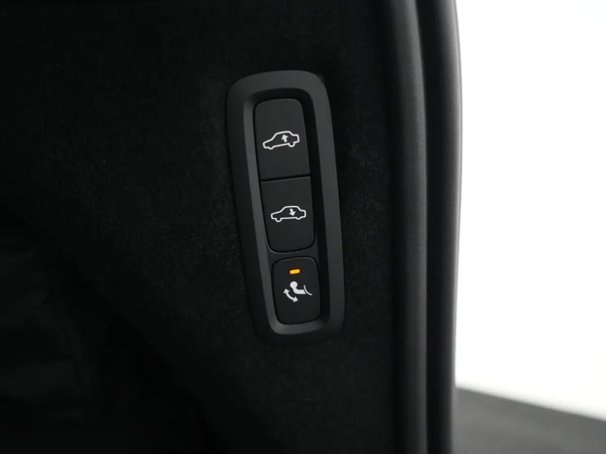 T8 Recharge AWD Ultra Dark Executive Edition | Luchtvering | Bowers & Wilkins | Head-Up | 360° Camera | 22" | Massage | Stoelventilatie
