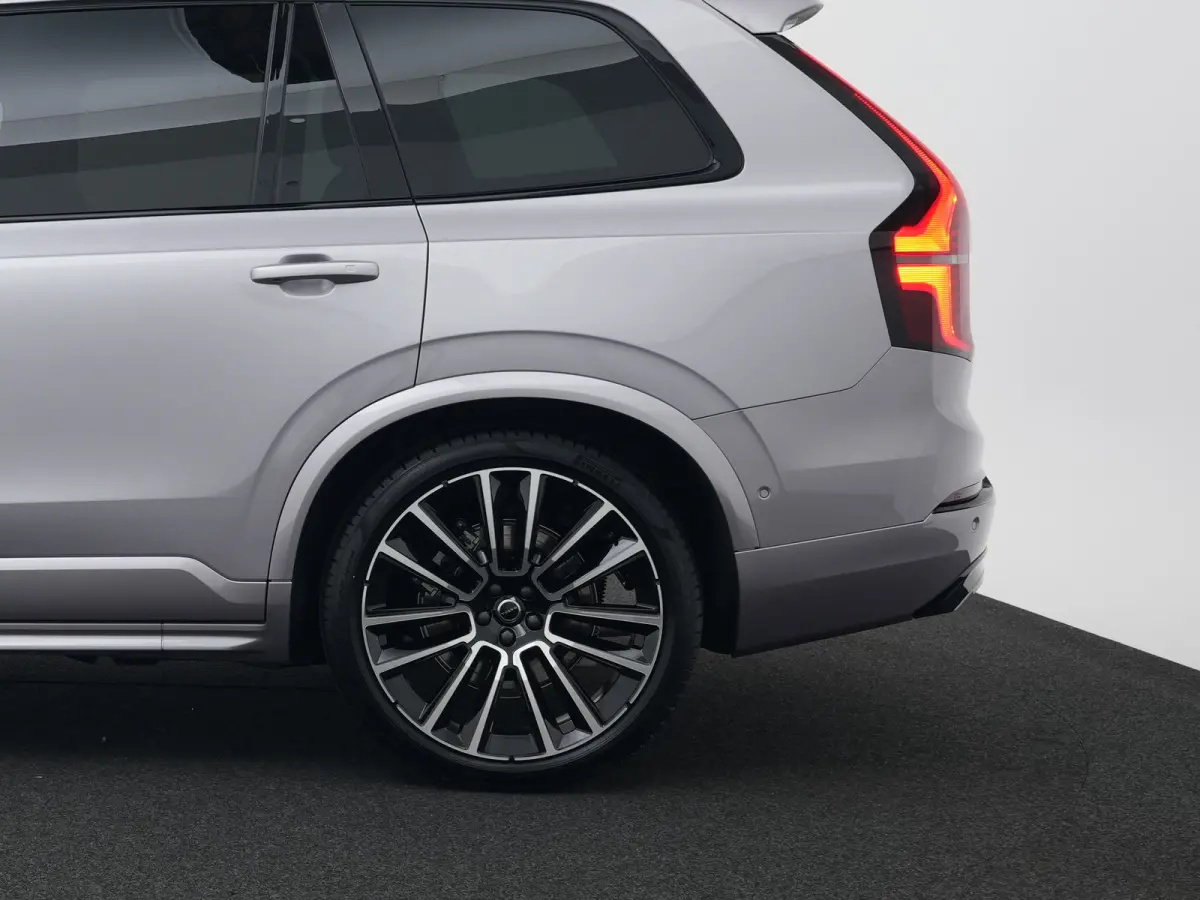 T8 Recharge AWD Ultra Dark Executive Edition | Luchtvering | Bowers & Wilkins | Head-Up | 360° Camera | 22" | Massage | Stoelventilatie