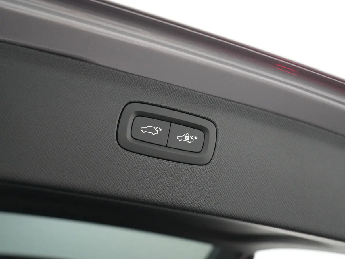T8 Recharge AWD Ultra Dark Executive Edition | Luchtvering | Bowers & Wilkins | Head-Up | 360° Camera | 22" | Massage | Stoelventilatie