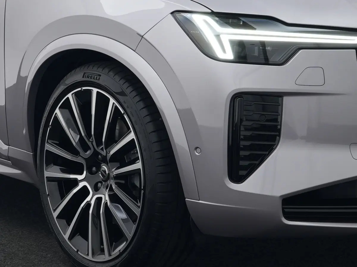 T8 Recharge AWD Ultra Dark Executive Edition | Luchtvering | Bowers & Wilkins | Head-Up | 360° Camera | 22" | Massage | Stoelventilatie