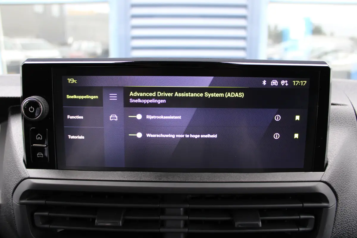 L3 75 kWh | 8 JAAR GARANTIE | CAMERA | NAVI | BETIMMERING | DRAADLOOS CARPLAY | COMFORT WAND |