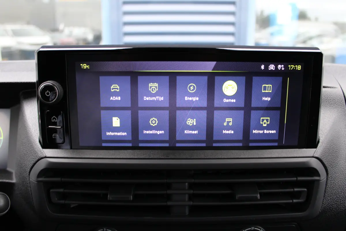 L3 75 kWh | 8 JAAR GARANTIE | CAMERA | NAVI | BETIMMERING | DRAADLOOS CARPLAY | COMFORT WAND |