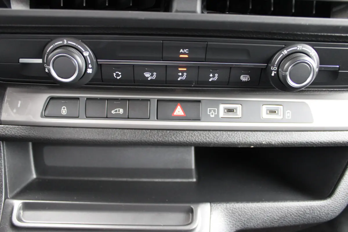 L3 75 kWh | 8 JAAR GARANTIE | CAMERA | NAVI | BETIMMERING | DRAADLOOS CARPLAY | COMFORT WAND |
