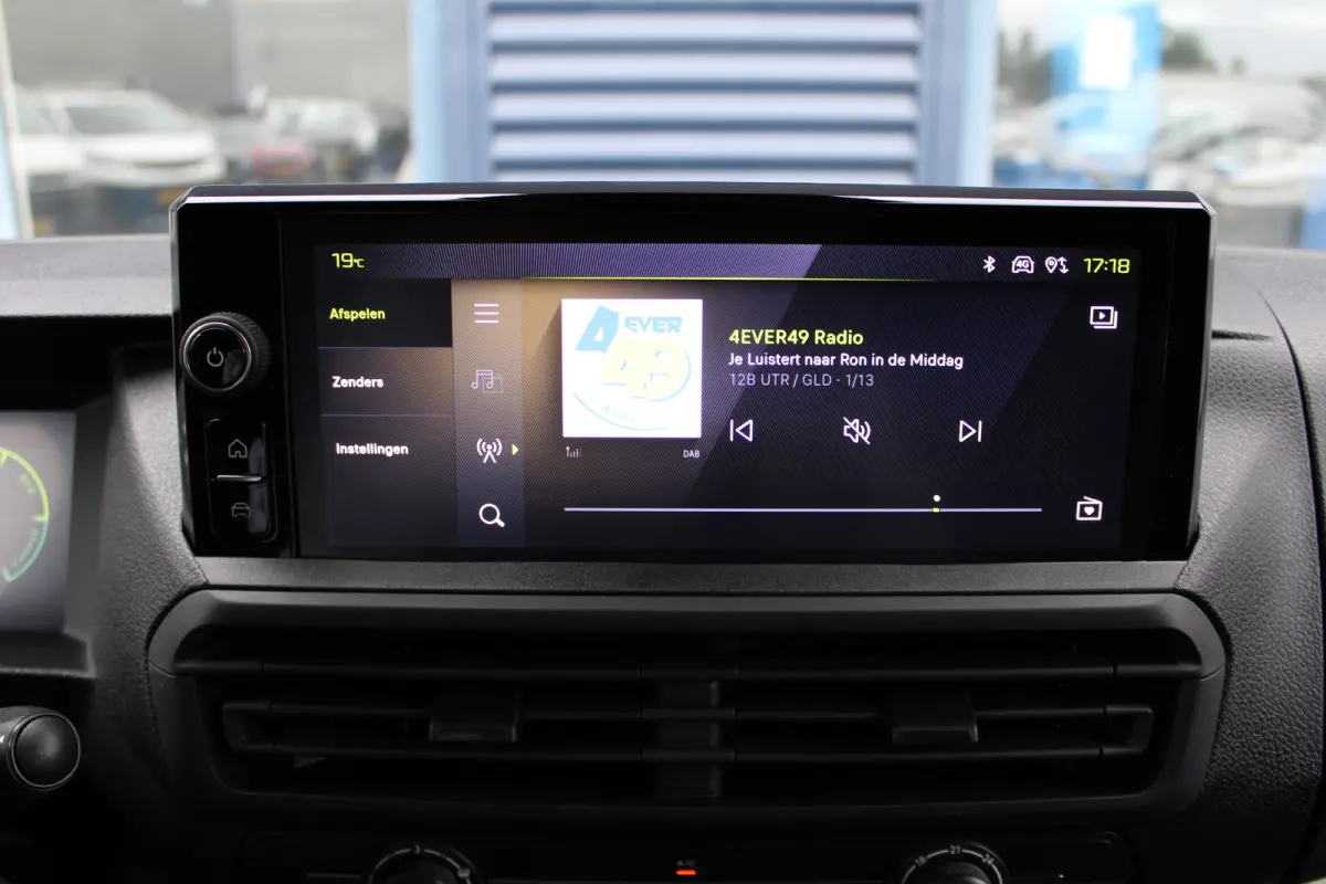 L3 75 kWh | 8 JAAR GARANTIE | CAMERA | NAVI | BETIMMERING | DRAADLOOS CARPLAY | COMFORT WAND |