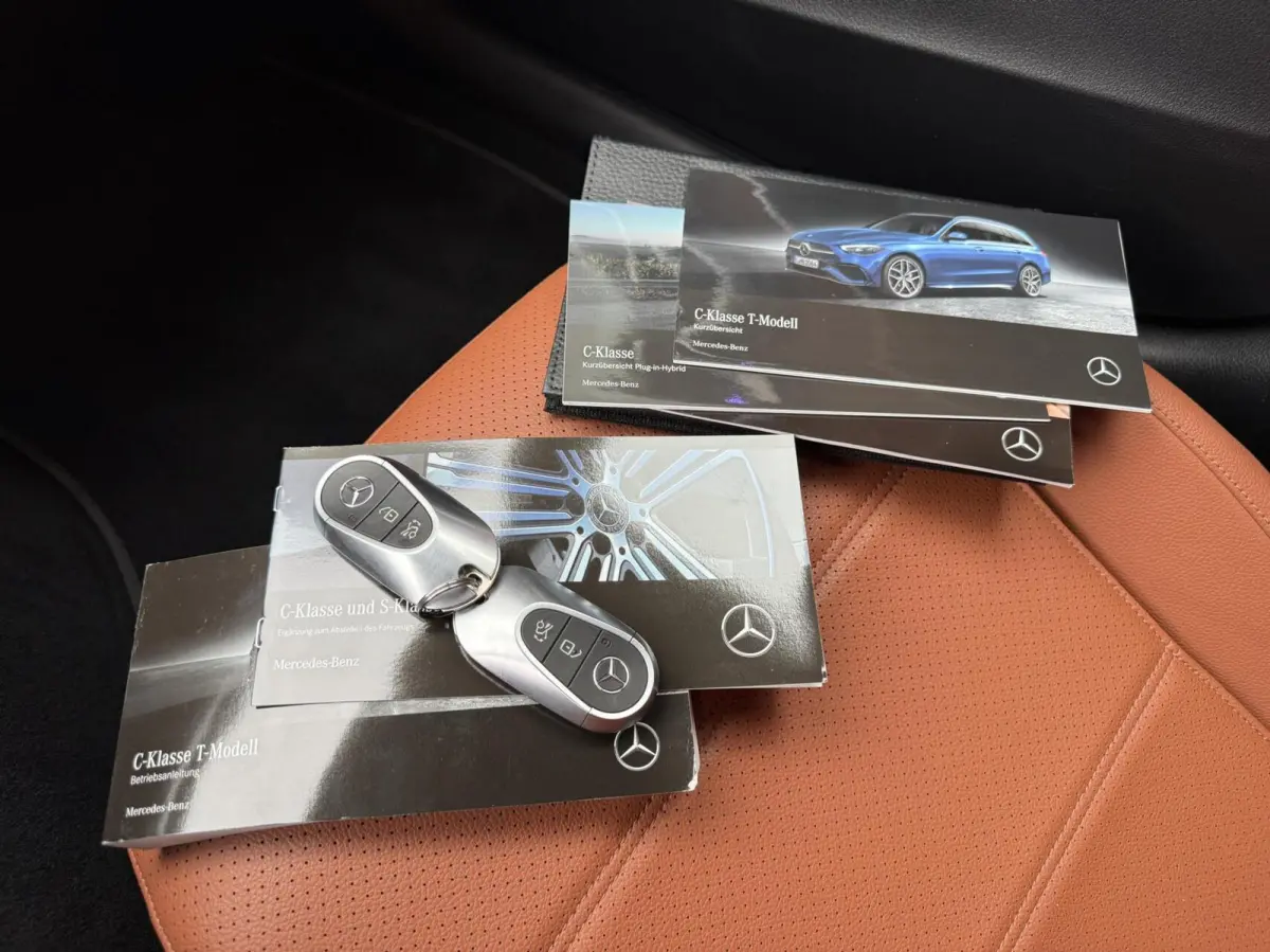 300 e Leer Led Carplay Camera 2023 Nieuw Model Vol Opties Sfeerverlichting Trekhaak Pdc Eerste Eigenaar Perfecte Staat