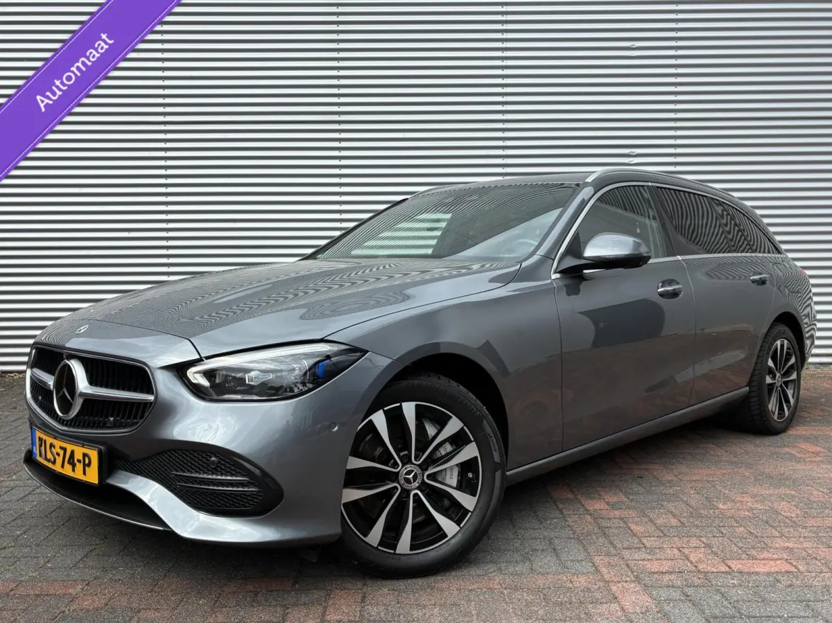 300 e Leer Led Carplay Camera 2023 Nieuw Model Vol Opties Sfeerverlichting Trekhaak Pdc Eerste Eigenaar Perfecte Staat