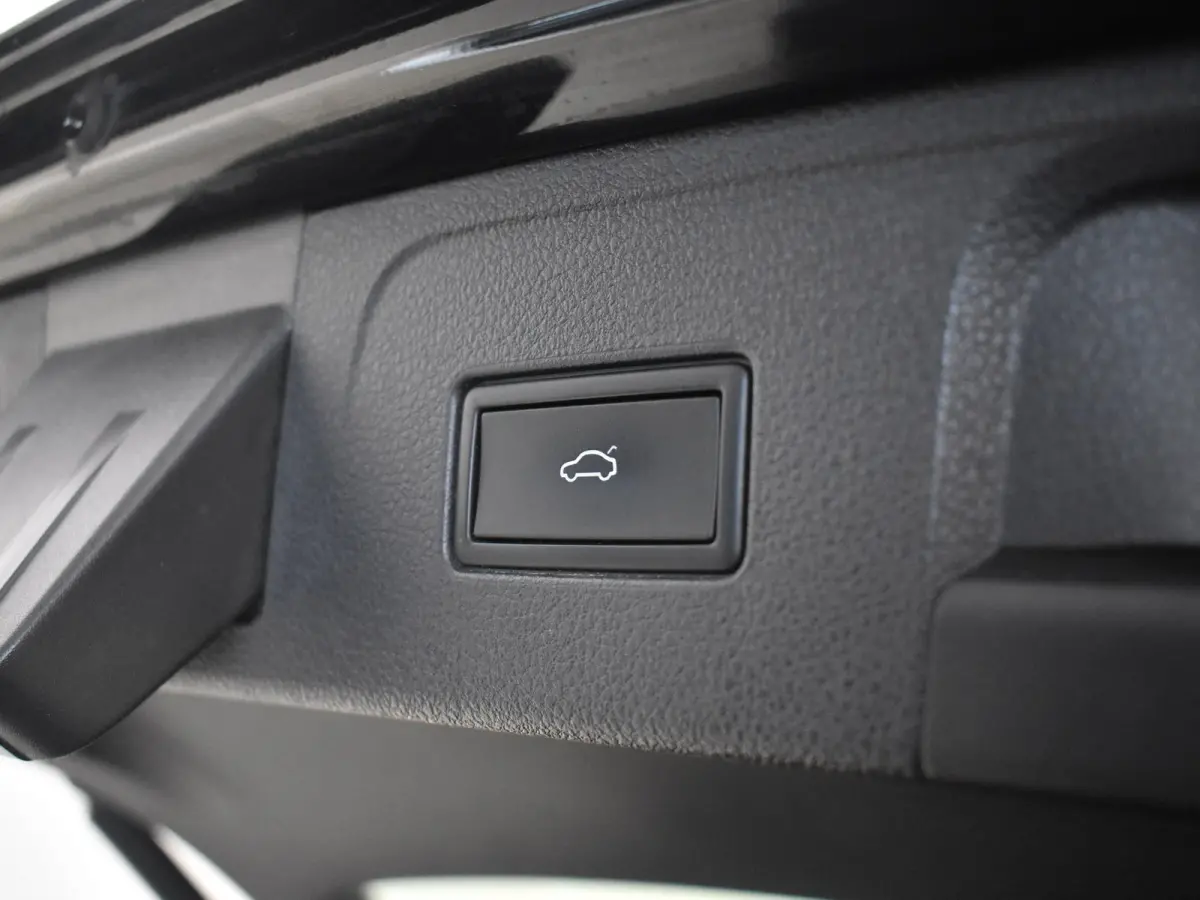 1.4 TSI PHEV GTE Business 218Pk DSG/AUTO | Elektr.Trekhaak | Camera | Cruise control adaptief | Apple carplay Android auto | Navigatie | DAB | LED | Stoelverwarming | 17"LMV