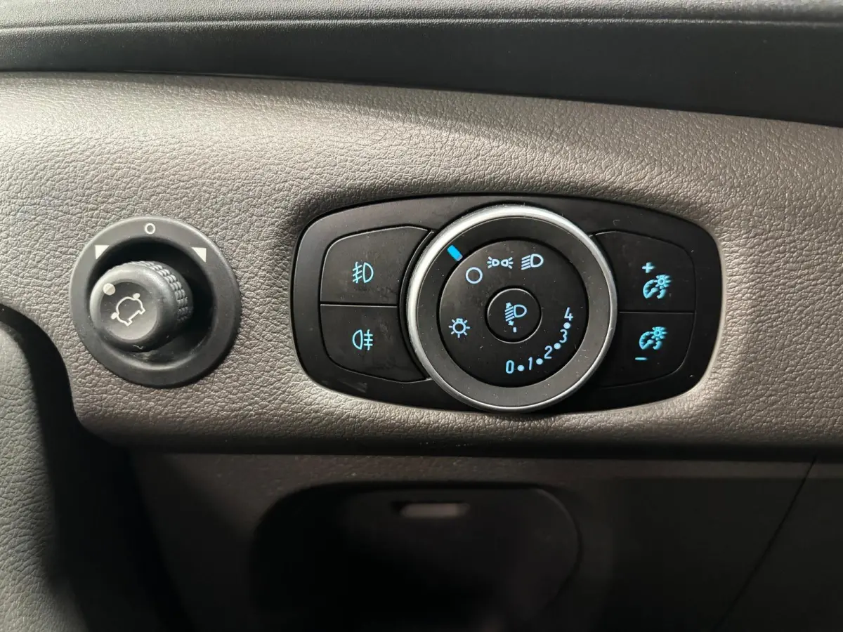 310 2.0 TDCI L2H2 Trend 130PK Airco Cruise Control Stoelverwarming Verwarmbare voorruit Parkeersensoren Elektrische verstelbare voorstoel