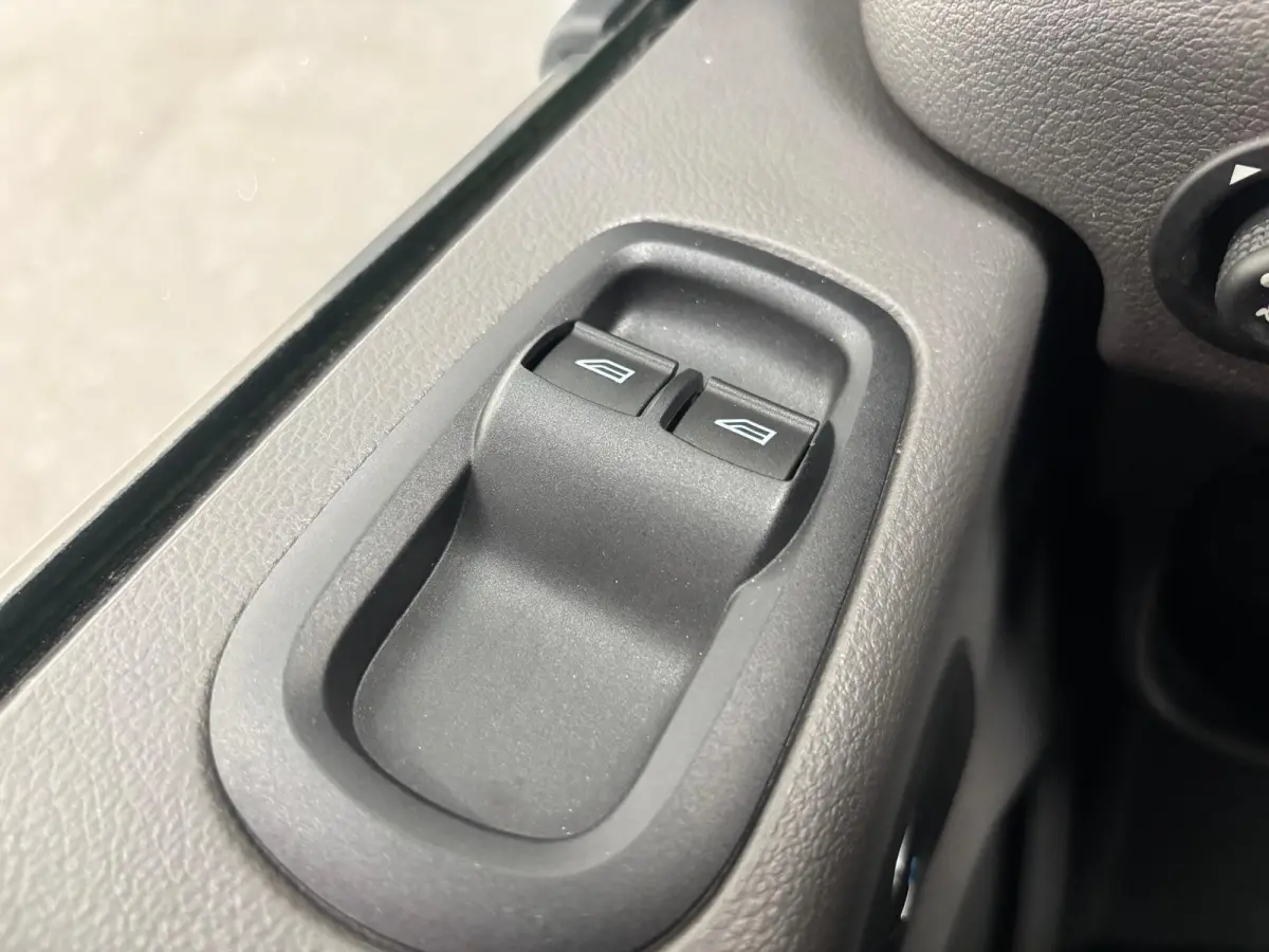 310 2.0 TDCI L2H2 Trend 130PK Airco Cruise Control Stoelverwarming Verwarmbare voorruit Parkeersensoren Elektrische verstelbare voorstoel