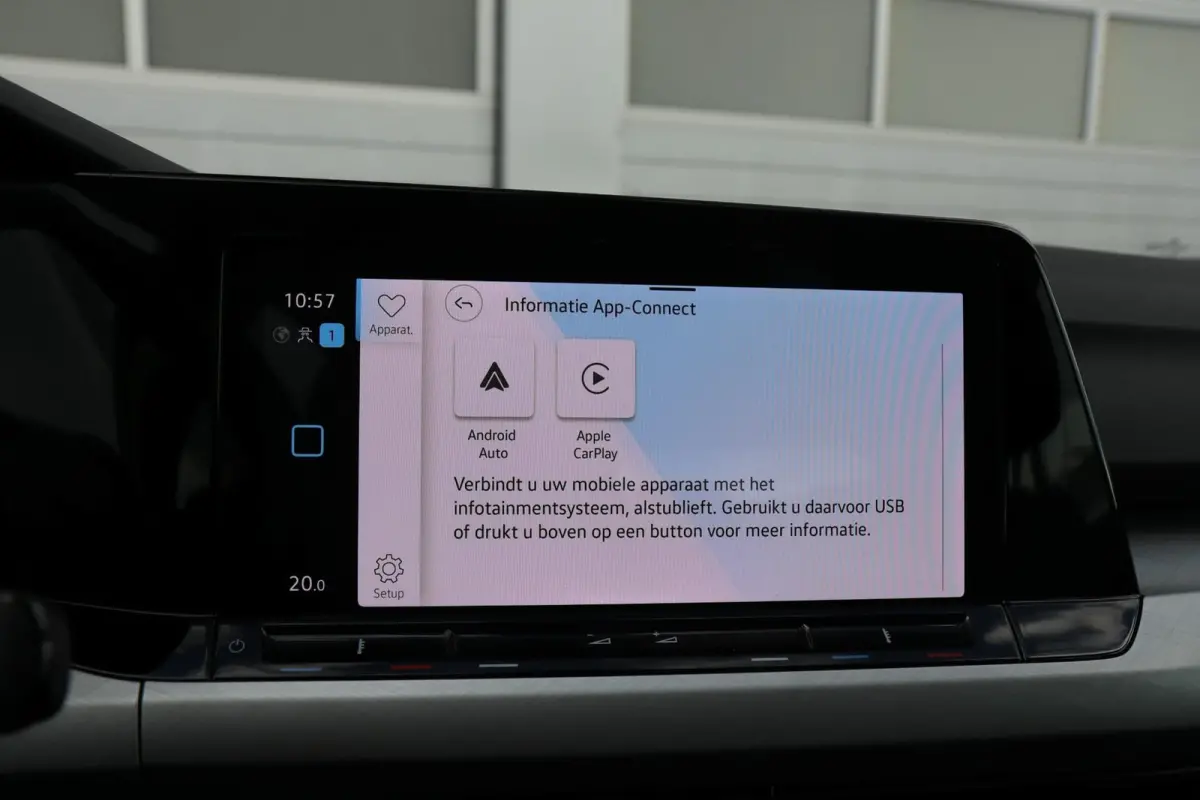 1.0 eTSI 110pk DSG Life | Navigatie | Achteruitrijcamera | App Connect