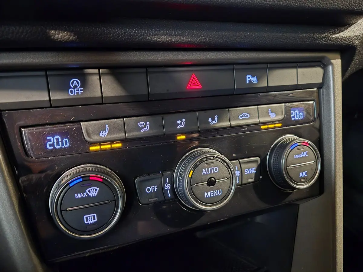 1.0 TSI Style - Clima - Adapt Cruise - Stoelverw - Navigatie - CarPlay - PDC - Rijklaar