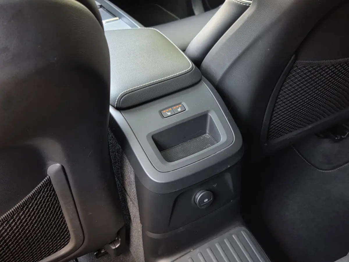 2.0 T6 AWD Recharge Ultimate Dark | Pilot Assist | Schuifdak | Memory | Harman/Kardon | Head-up display