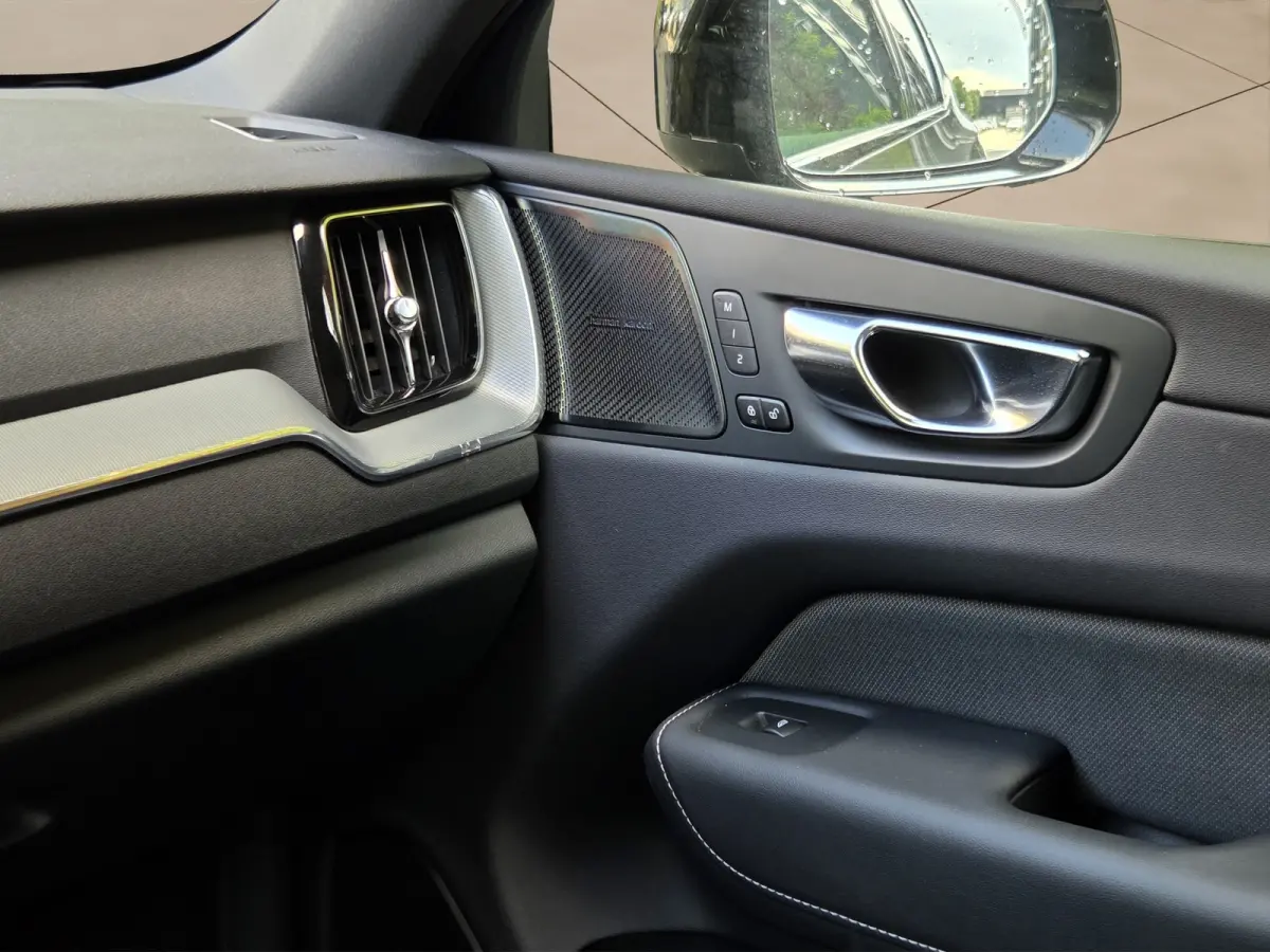 2.0 T6 AWD Recharge Ultimate Dark | Pilot Assist | Schuifdak | Memory | Harman/Kardon | Head-up display
