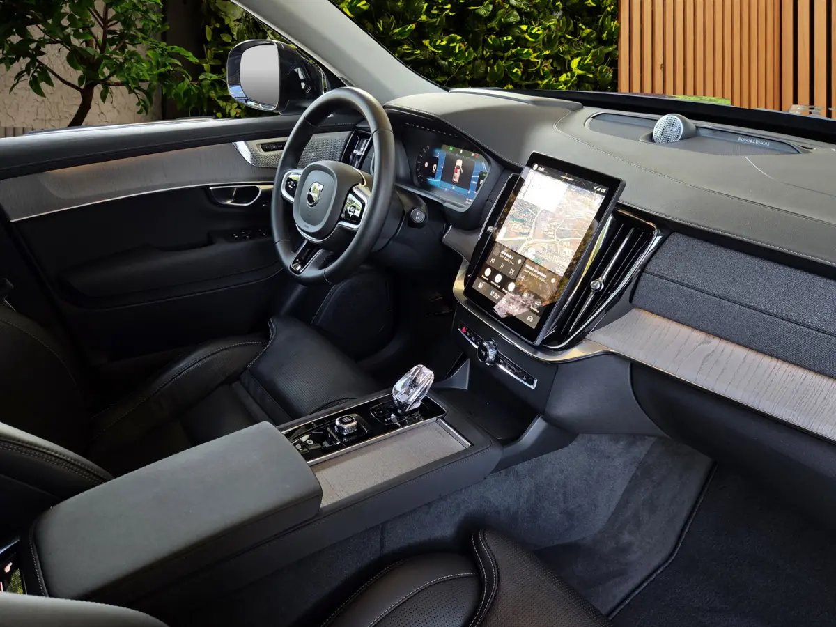 2.0 T8 Plug-in hybrid AWD Ultra Dark | Luchtvering | Massage/ventilatie | Bowers&Wilkins | Trekhaak