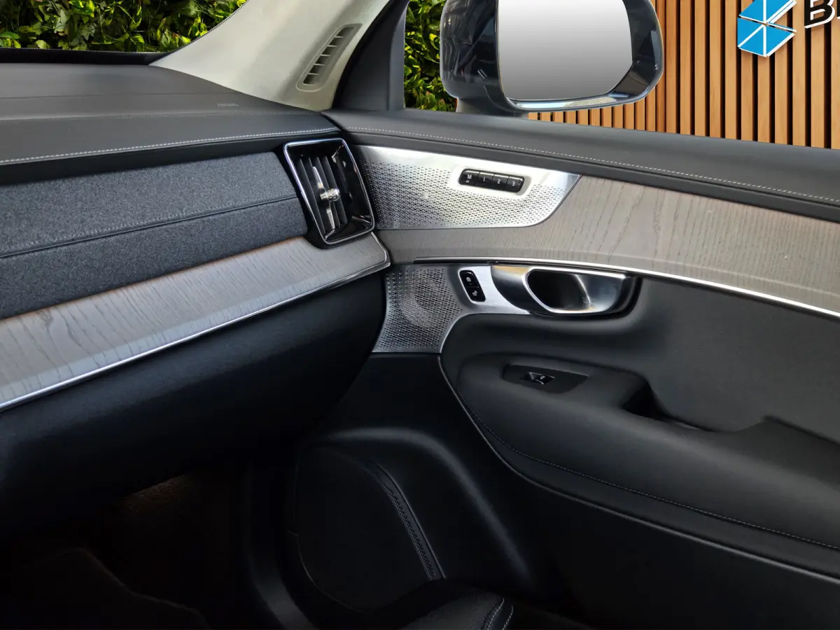 2.0 T8 Plug-in hybrid AWD Ultra Dark | Luchtvering | Massage/ventilatie | Bowers&Wilkins | Trekhaak