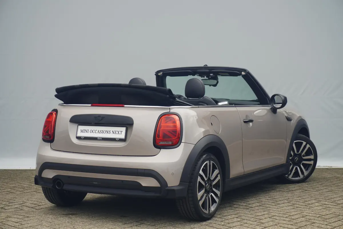 ONE Classic Uitvoering | Harman Kardon | Driving Assistant | Comfort Acces | Stoel & Stuurverwarming | Achteruitrijcamera