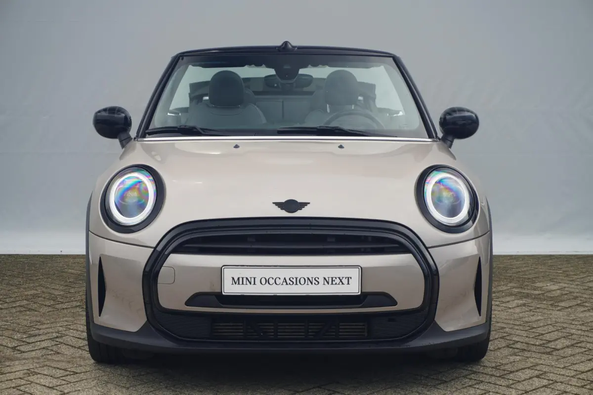 ONE Classic Uitvoering | Harman Kardon | Driving Assistant | Comfort Acces | Stoel & Stuurverwarming | Achteruitrijcamera