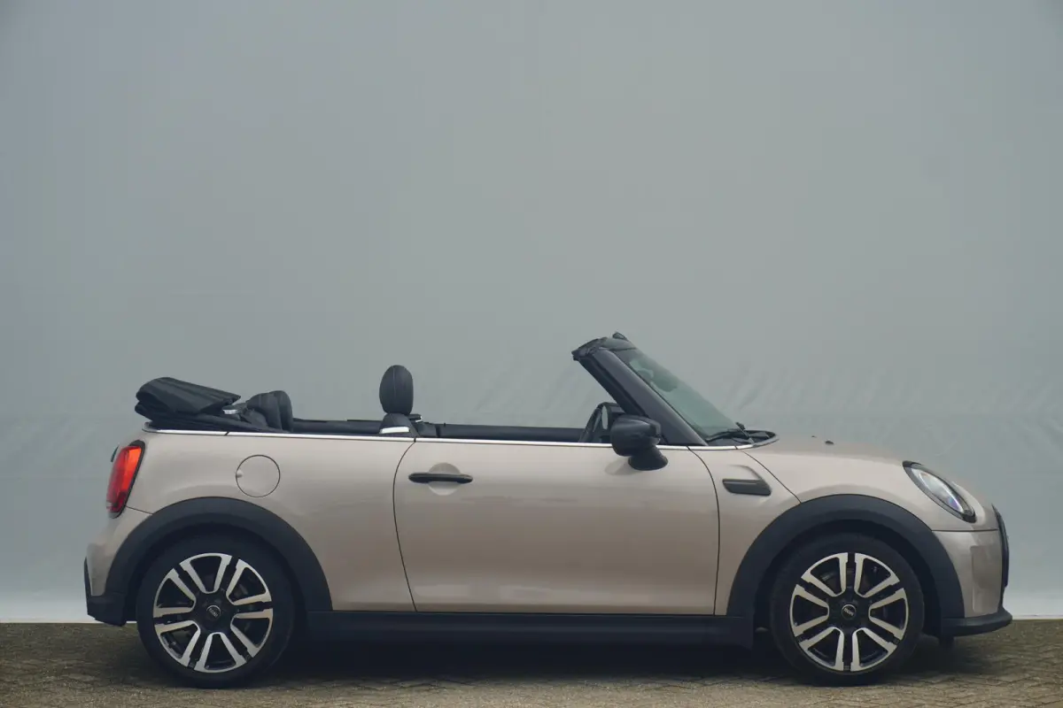 ONE Classic Uitvoering | Harman Kardon | Driving Assistant | Comfort Acces | Stoel & Stuurverwarming | Achteruitrijcamera