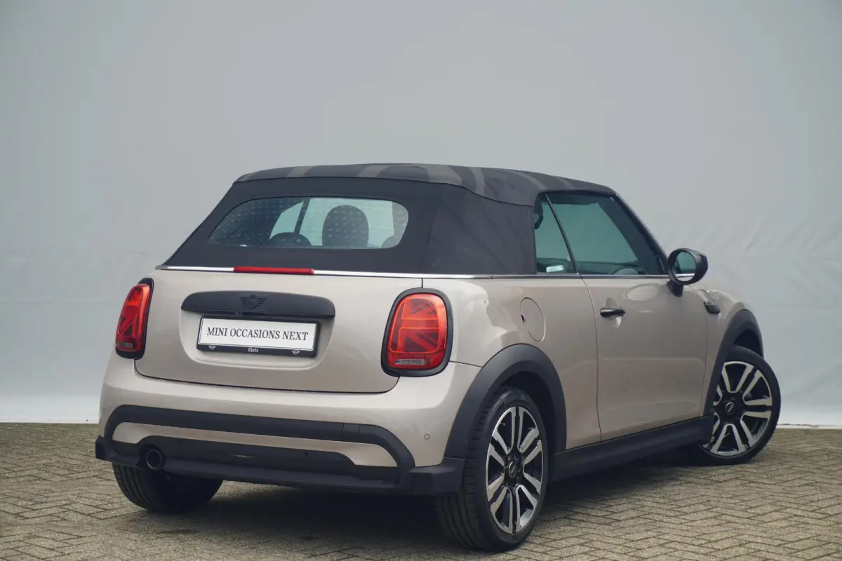 ONE Classic Uitvoering | Harman Kardon | Driving Assistant | Comfort Acces | Stoel & Stuurverwarming | Achteruitrijcamera