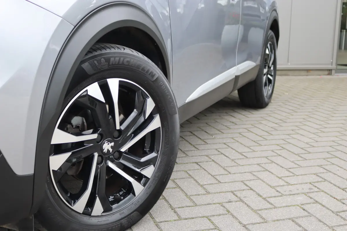 1.2 PureT. 130PK Allure Gr.-Navigatie/Camera/Cruise-control/Carplay-android