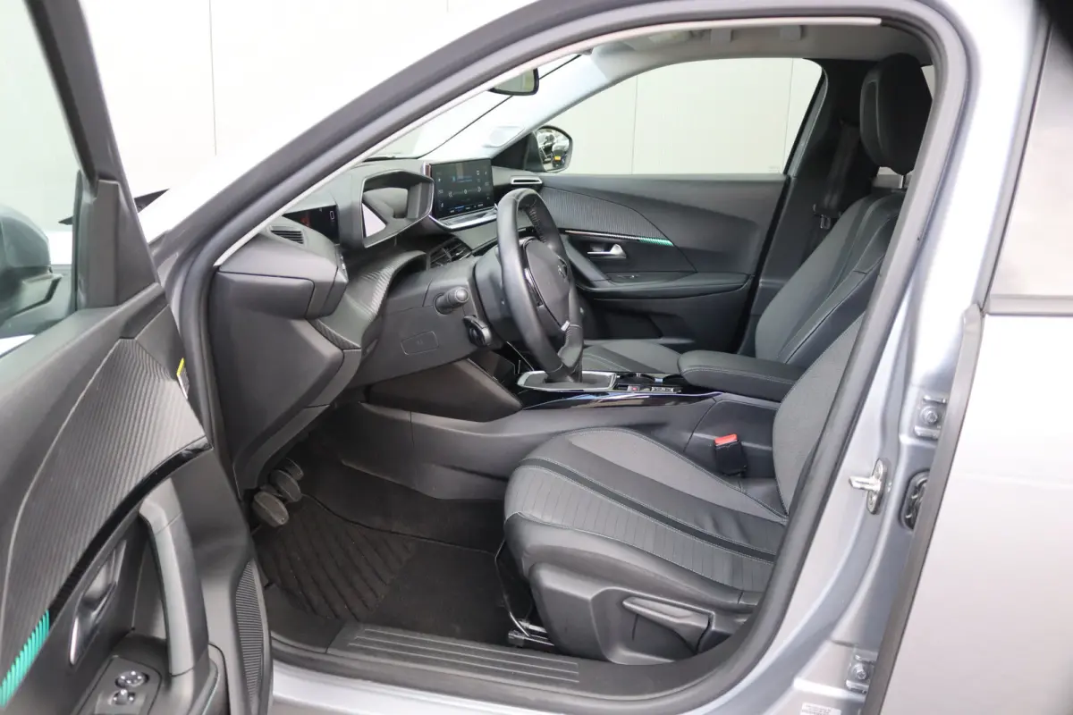1.2 PureT. 130PK Allure Gr.-Navigatie/Camera/Cruise-control/Carplay-android