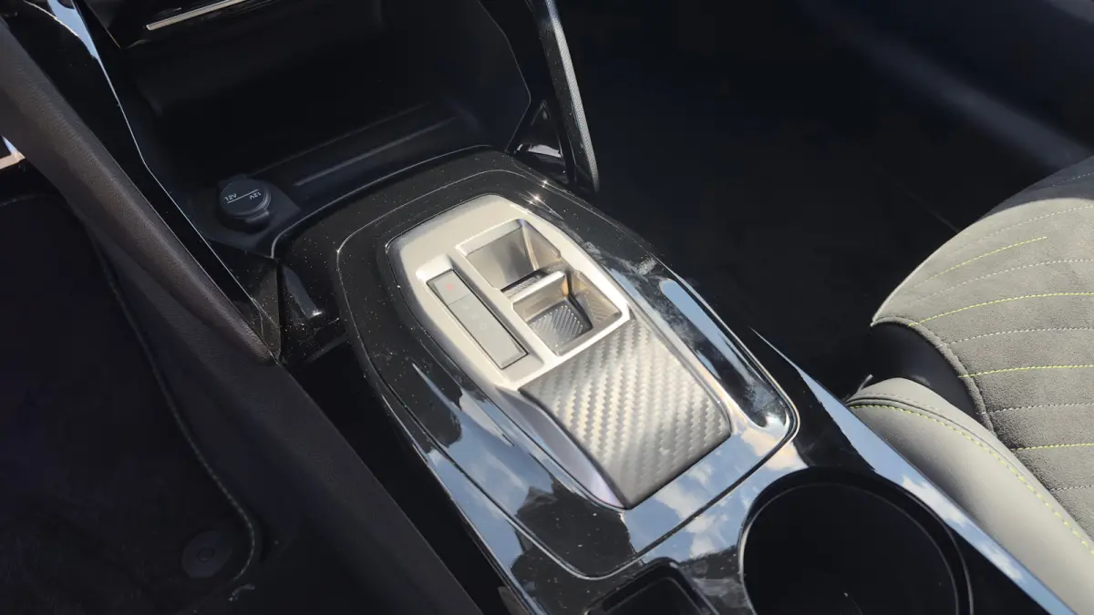 GT | Elektrische parkeerrem | Extra getinte achterste zijruiten en achterruit | Extra getinte achterste zijruiten en achterruit