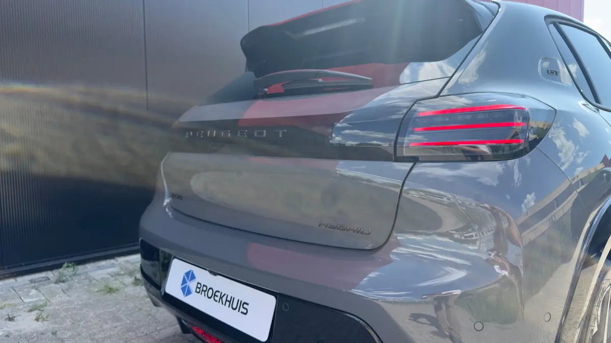GT | Elektrische parkeerrem | Extra getinte achterste zijruiten en achterruit | Extra getinte achterste zijruiten en achterruit