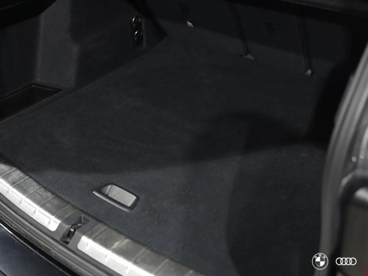 xDr25e M SPORT / PANODAK / ACC / HEADUP / CARPLAY / 19"