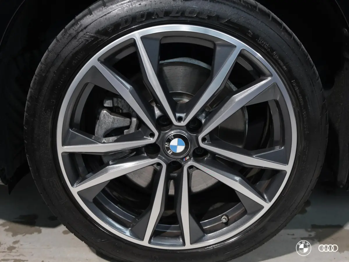xDr25e M SPORT / PANODAK / ACC / HEADUP / CARPLAY / 19"