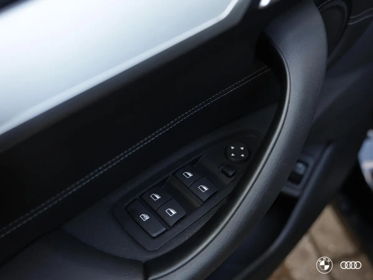 xDr25e M SPORT / PANODAK / ACC / HEADUP / CARPLAY / 19"