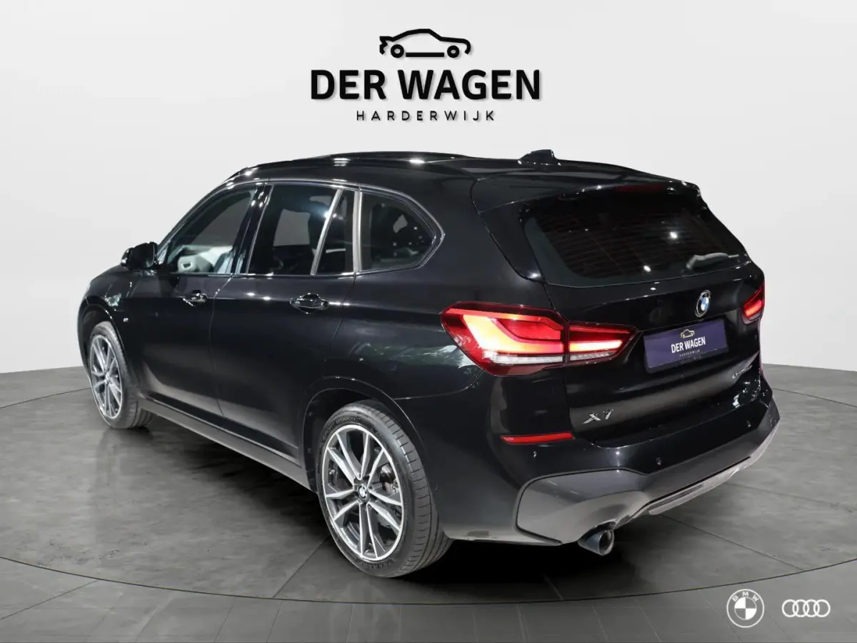 xDr25e M SPORT / PANODAK / ACC / HEADUP / CARPLAY / 19"