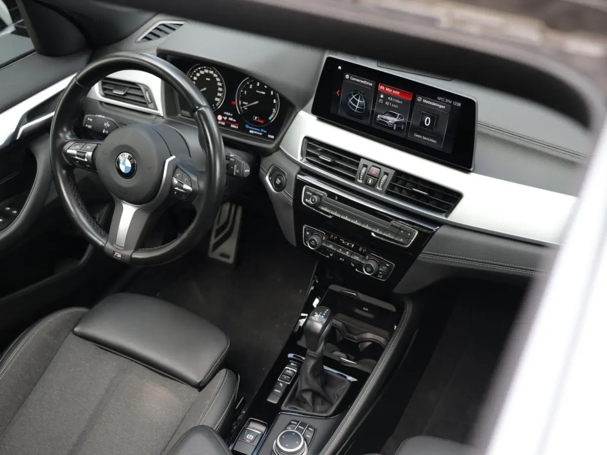 xDr25e M SPORT / PANODAK / ACC / HEADUP / CARPLAY / 19"