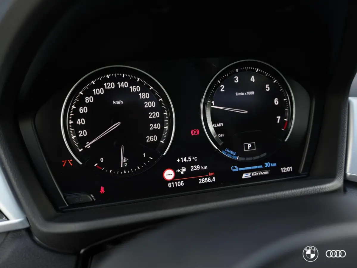 xDr25e M SPORT / PANODAK / ACC / HEADUP / CARPLAY / 19"