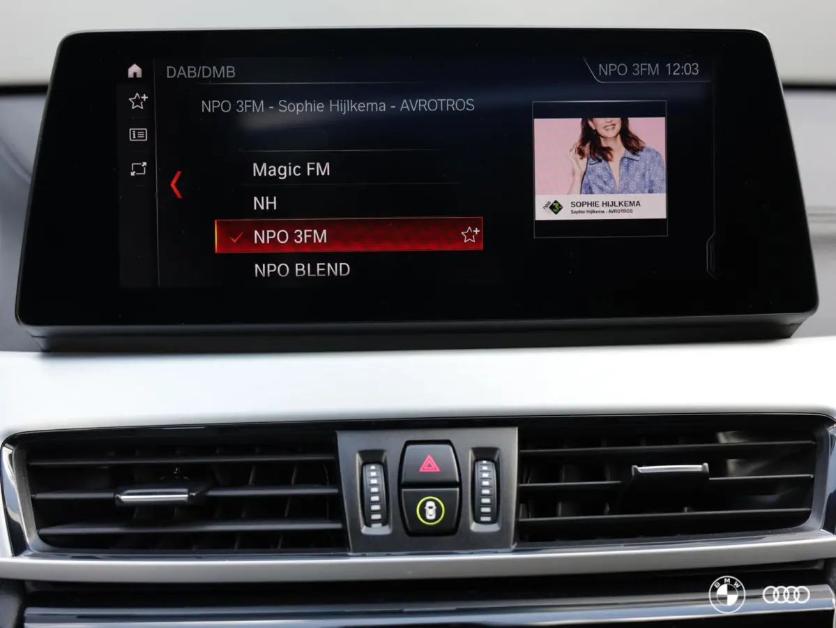 xDr25e M SPORT / PANODAK / ACC / HEADUP / CARPLAY / 19"