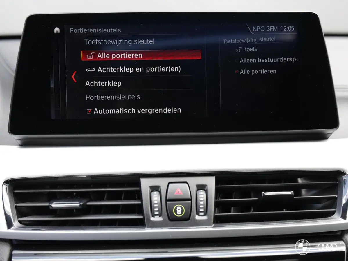 xDr25e M SPORT / PANODAK / ACC / HEADUP / CARPLAY / 19"