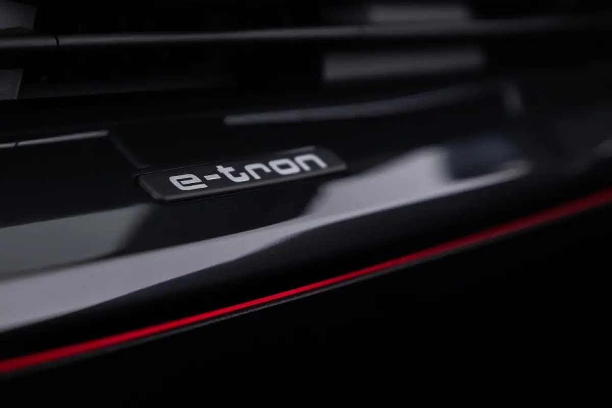 50 quattro S edition 77 kWh | Half LEDER | ECC | NAVI | CAMERA | Stoelverwarming | SOH: 88,8% |