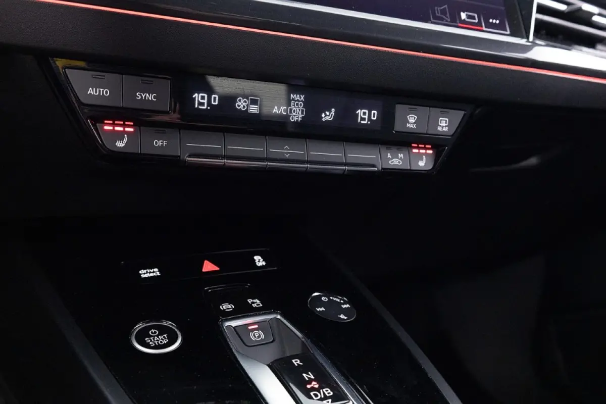 50 quattro S edition 77 kWh | Half LEDER | ECC | NAVI | CAMERA | Stoelverwarming | SOH: 88,8% |