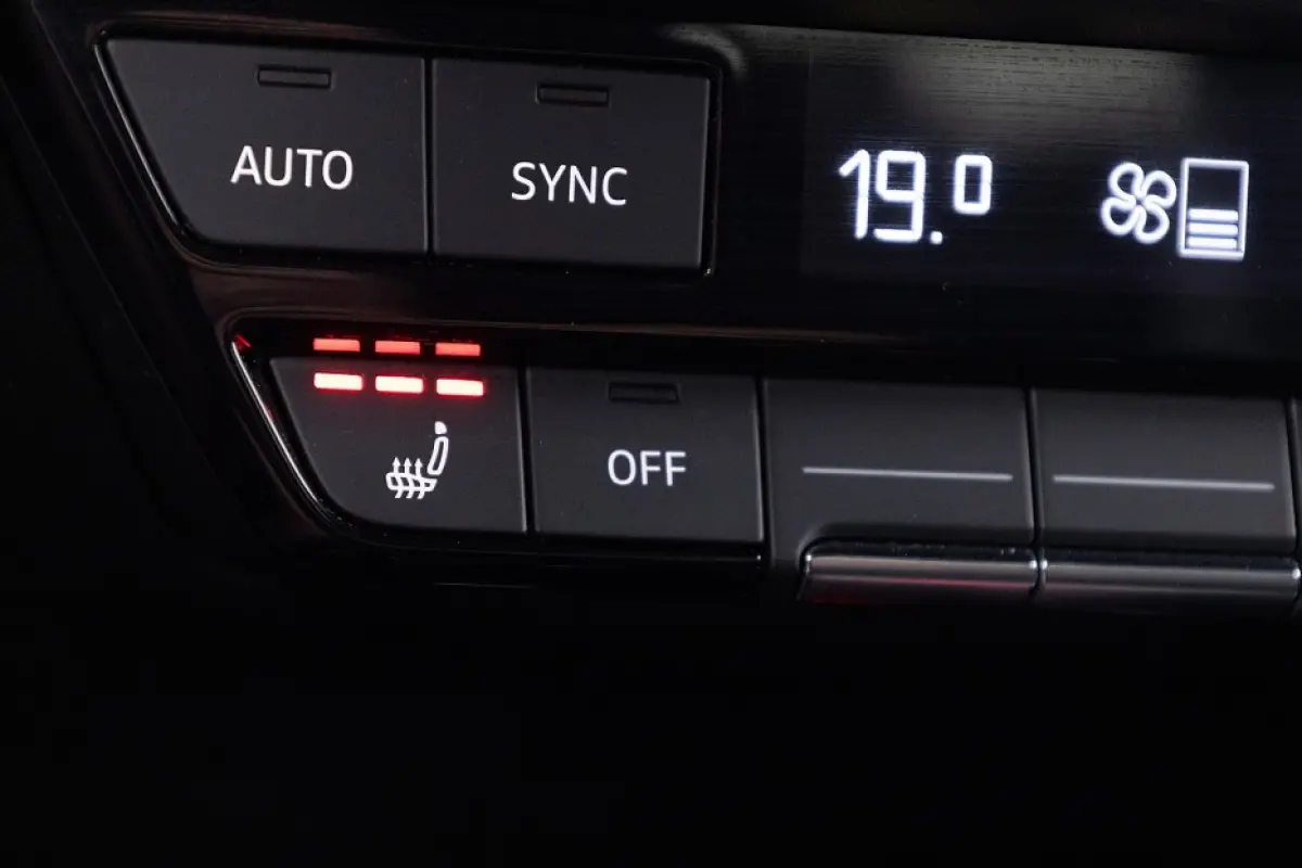 50 quattro S edition 77 kWh | Half LEDER | ECC | NAVI | CAMERA | Stoelverwarming | SOH: 88,8% |