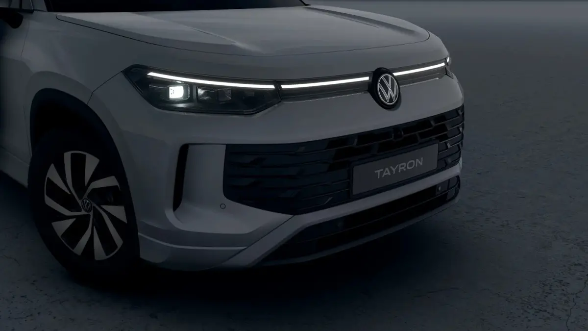 Life Edition | 'App-Connect' draadloze smartphone integratie | Automatische afstandsregeling (Adaptive Cruise Control) | Buitenspiegels elektrisch instel-, verwarm- en inklapbaar