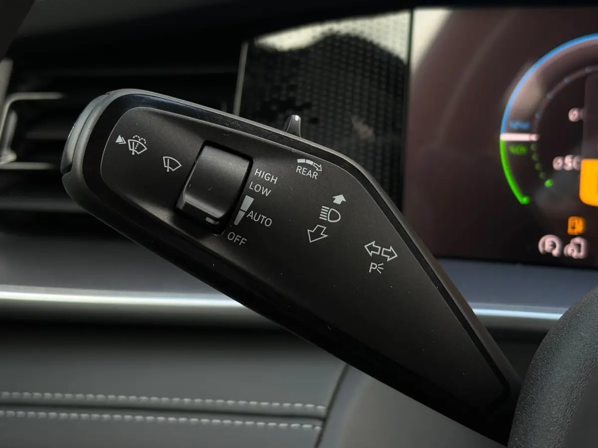 Life Edition | 'App-Connect' draadloze smartphone integratie | Automatische afstandsregeling (Adaptive Cruise Control) | Buitenspiegels elektrisch instel-, verwarm- en inklapbaar