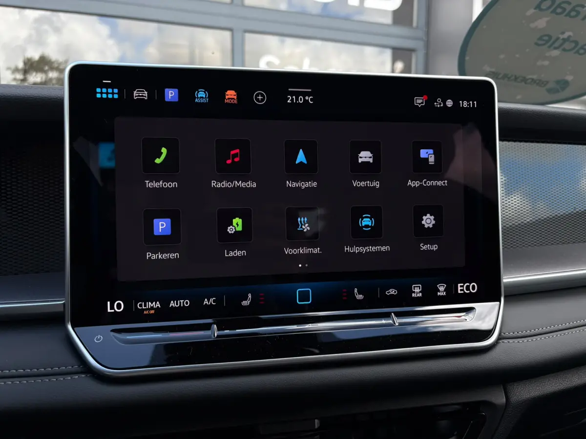 Life Edition | 'App-Connect' draadloze smartphone integratie | Automatische afstandsregeling (Adaptive Cruise Control) | Buitenspiegels elektrisch instel-, verwarm- en inklapbaar