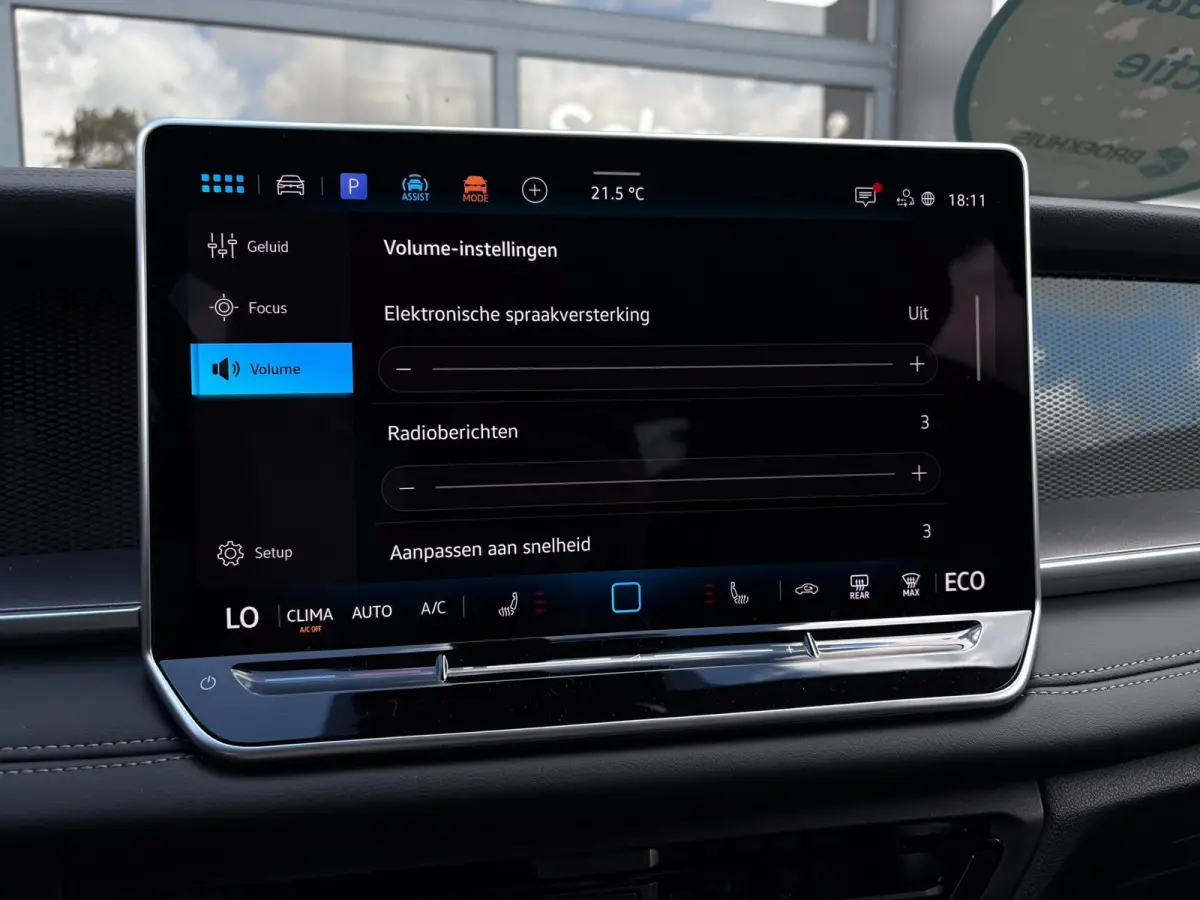 Life Edition | 'App-Connect' draadloze smartphone integratie | Automatische afstandsregeling (Adaptive Cruise Control) | Buitenspiegels elektrisch instel-, verwarm- en inklapbaar