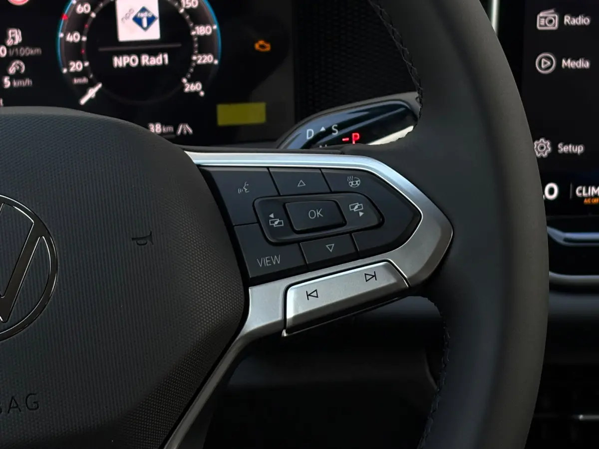 Life Edition | 'App-Connect' draadloze smartphone integratie | Automatische afstandsregeling (Adaptive Cruise Control) | Buitenspiegels elektrisch instel-, verwarm- en inklapbaar