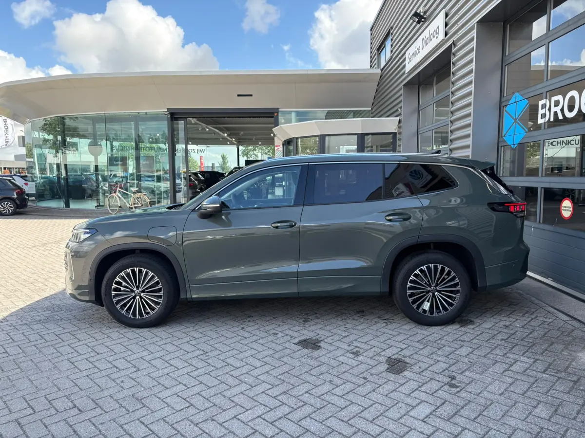 Life Edition | 'App-Connect' draadloze smartphone integratie | Automatische afstandsregeling (Adaptive Cruise Control) | Buitenspiegels elektrisch instel-, verwarm- en inklapbaar