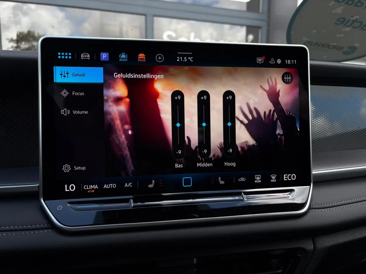 Life Edition | 'App-Connect' draadloze smartphone integratie | Automatische afstandsregeling (Adaptive Cruise Control) | Buitenspiegels elektrisch instel-, verwarm- en inklapbaar