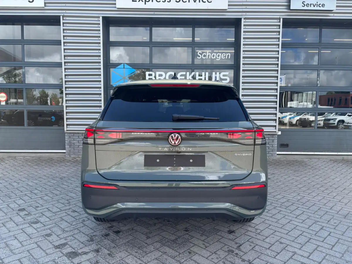 Life Edition | 'App-Connect' draadloze smartphone integratie | Automatische afstandsregeling (Adaptive Cruise Control) | Buitenspiegels elektrisch instel-, verwarm- en inklapbaar