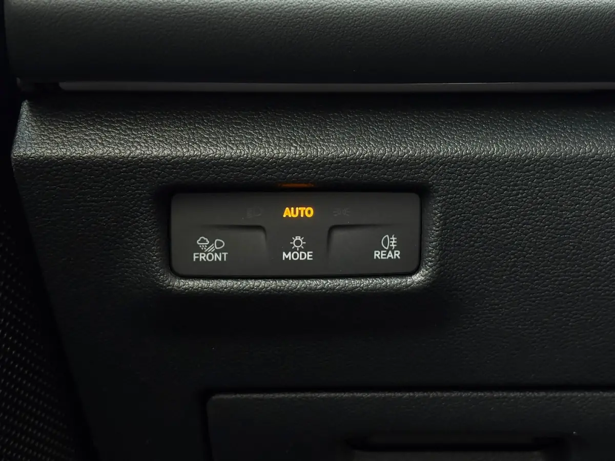 Life Edition | 'App-Connect' draadloze smartphone integratie | Automatische afstandsregeling (Adaptive Cruise Control) | Buitenspiegels elektrisch instel-, verwarm- en inklapbaar