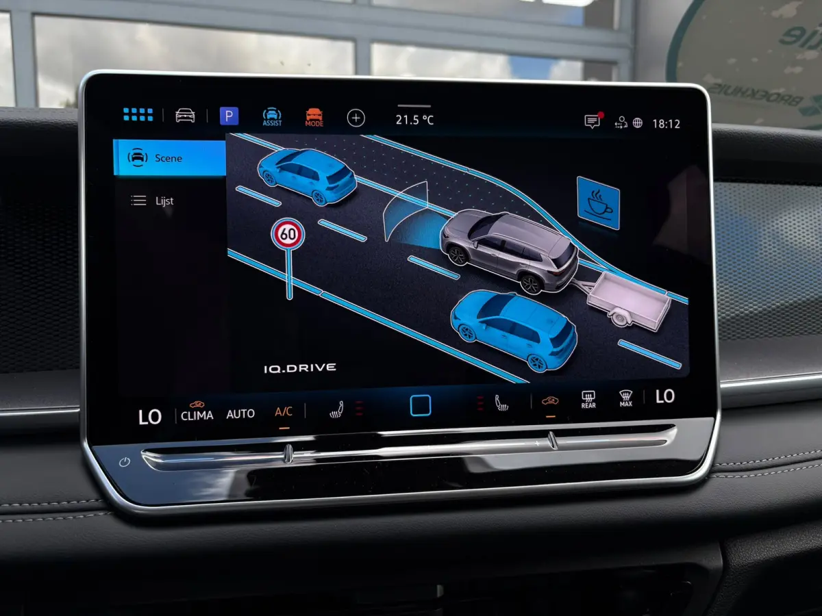 Life Edition | 'App-Connect' draadloze smartphone integratie | Automatische afstandsregeling (Adaptive Cruise Control) | Buitenspiegels elektrisch instel-, verwarm- en inklapbaar